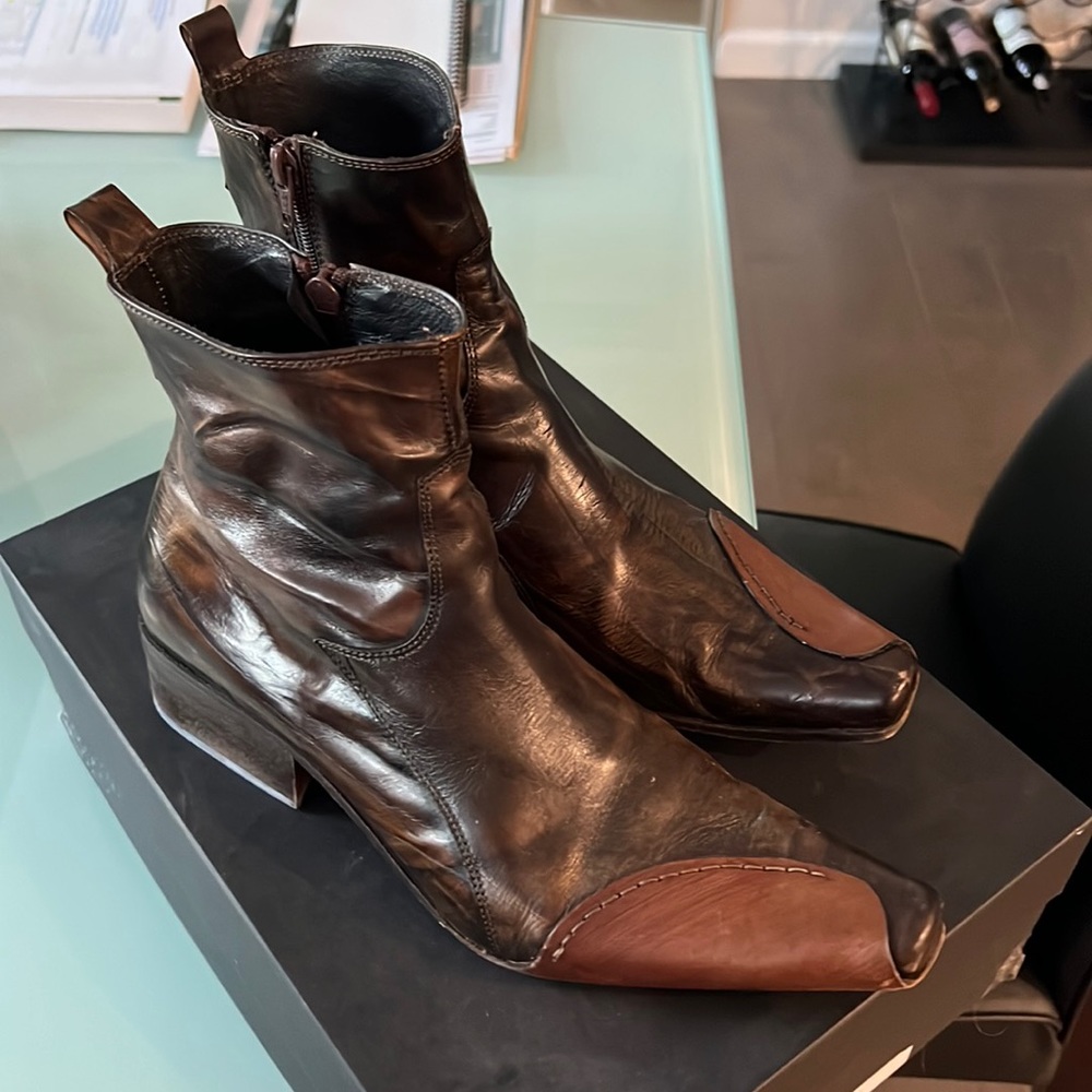 Men’s brown Italian boots